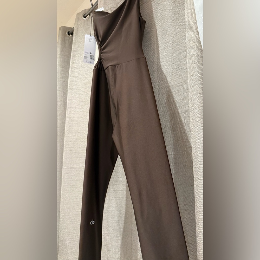 Brown Alo Yoga leggings

Airlift 7/8 Decadent Bodysuit
#yogaleggings#alo#aloyoga